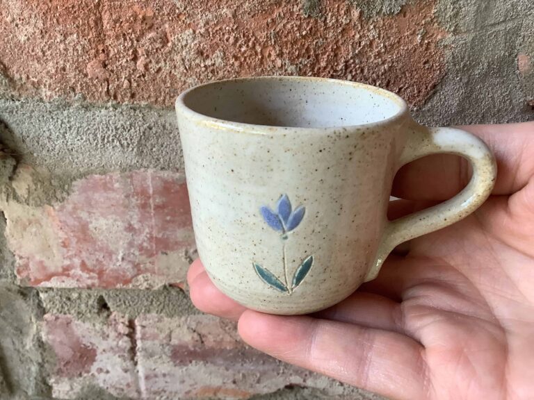 Keramický hrnek květ keramikaandee káva Tulipán