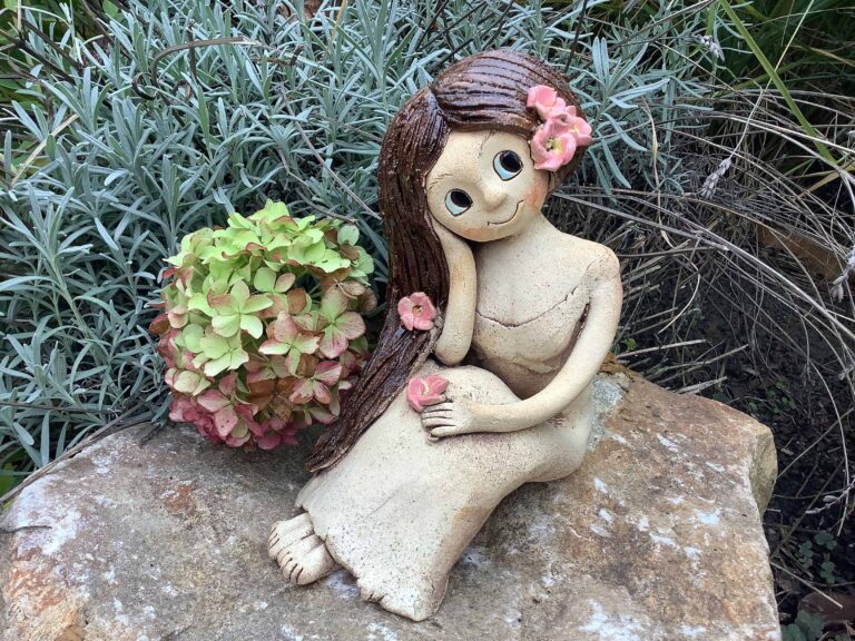 Keramická víla panenka dekorace květy šípková růže keramika andee