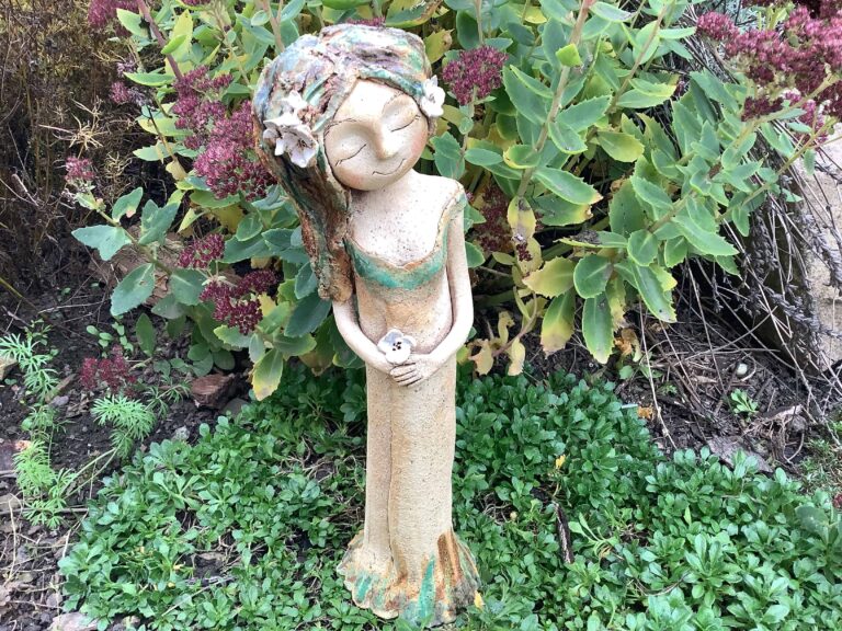 Víla lesní figura soška dekorace keramika květy keramikaandee