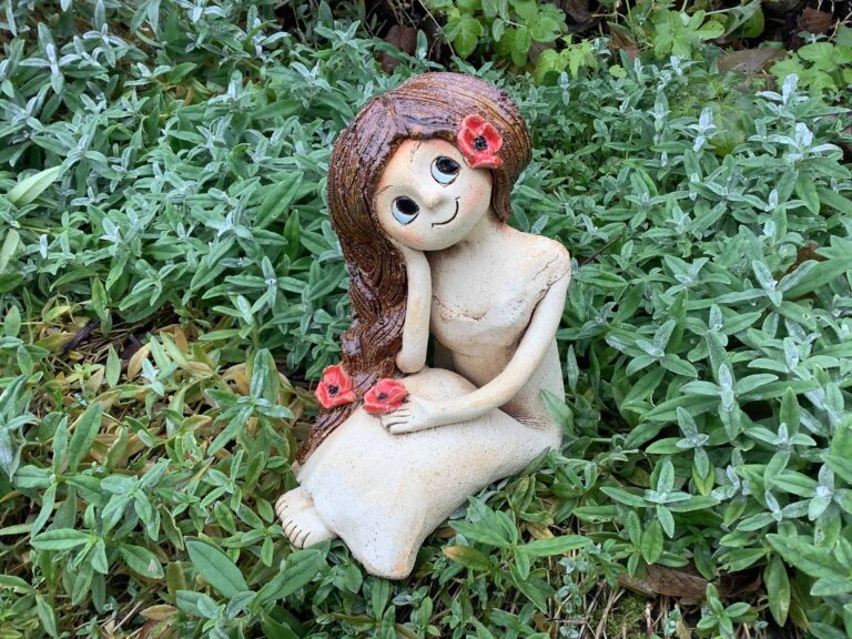 dekorace květ vlčí mák keramika Andee Víla soška