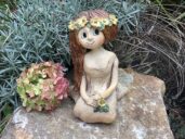 Luční víla keramická soška dekorace dívka květiny keramika andee