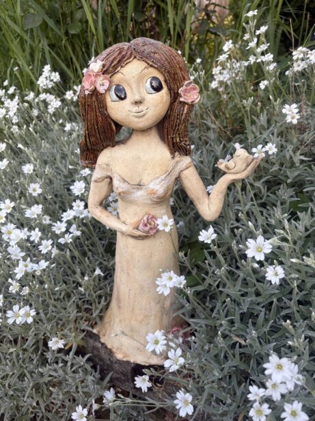 keramická socha víly keramika andee květy zahrada