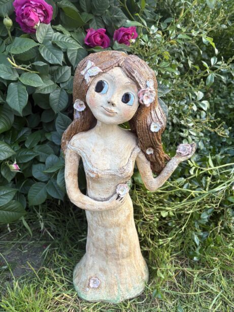 keramická socha víly keramika andee květy zahrada
