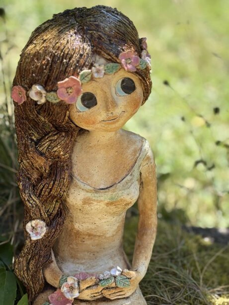 keramická socha víly keramika andee květy zahrada