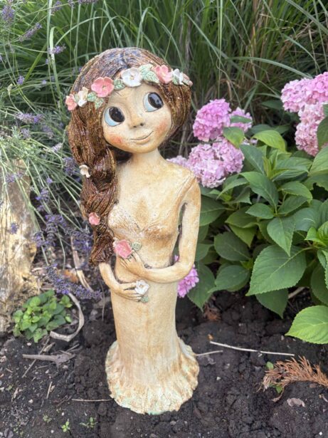 keramická socha víly keramika andee květy zahrada