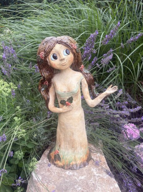 keramická socha víly keramika andee květy zahrada