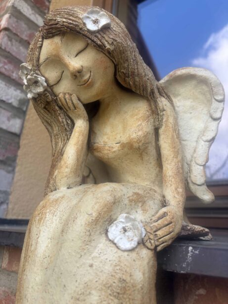 keramická socha víly keramika andee květy zahrada