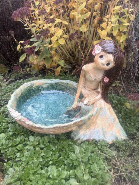 keramická socha víly keramika andee květy zahrada