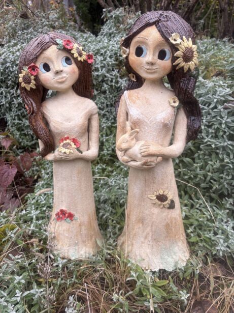 keramická socha víly keramika andee květy zahrada