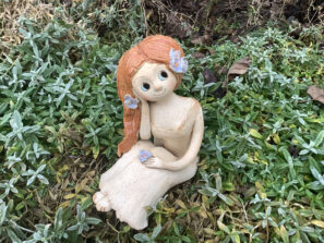 Eshop keramika Andee dekorace květ pomněnka keramika Andee Víla soška