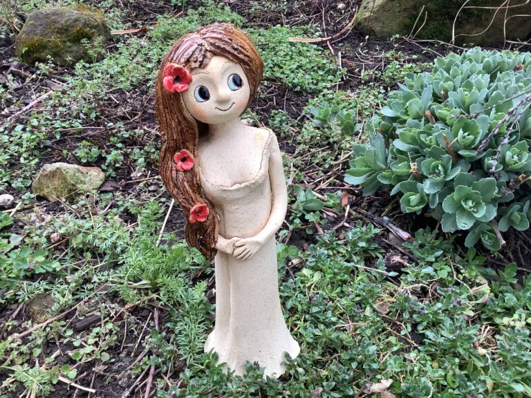 Víla soška figura keramika ptáček vlčí mák panenka keramikaandee andreaabrahamova dekorace zahrada dívka