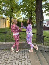 růžové květy mikina květy Andrea Abrahamova kolekce oblečení