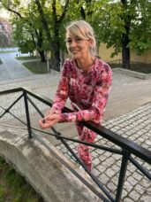 růžové květy mikina květy Andrea Abrahamova kolekce oblečení