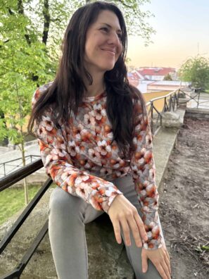 mikina květy Andrea Abrahamova kolekce oblečení