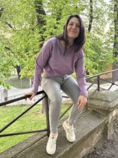 lejla mikina Andrea Abrahamova kolekce oblečení rozkvetlá