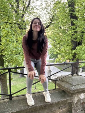 lejla mikina Andrea Abrahamova kolekce oblečení rozkvetlá