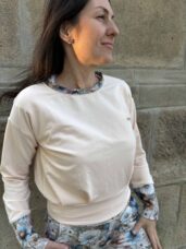 lejla mikina Andrea Abrahamova kolekce oblečení rozkvetlá