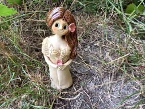 Mini víla květina keramika Andee soška figurka slunečnice dekorace šípková