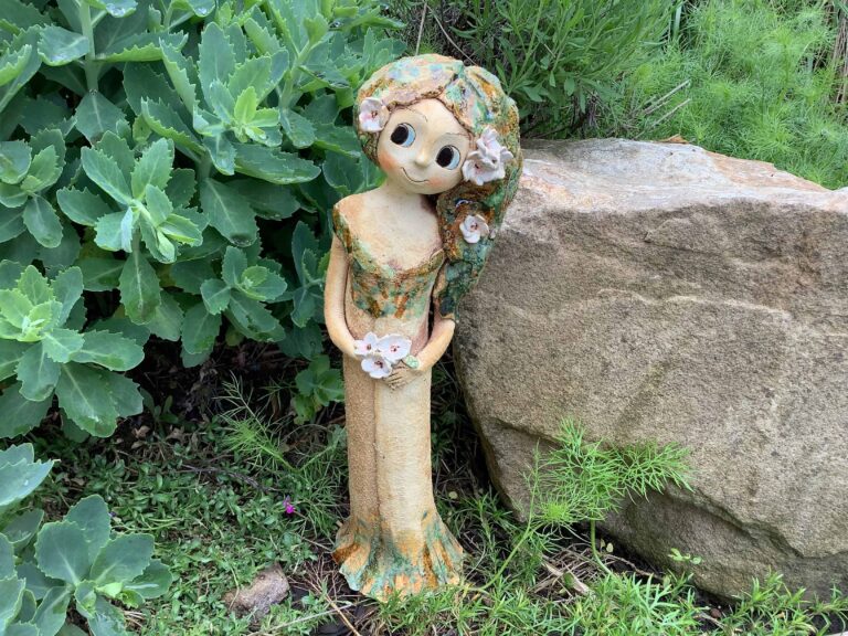 Víla lesní figura soška dekorace keramika květy keramikaandee