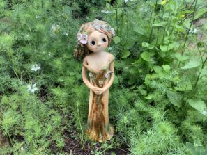 Víla lesní figura soška dekorace keramika květy keramikaandee