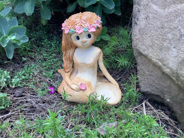Víla soška dekorace keramika domov růže láska keramikaandee keramika andreaabrahamova figura Sipkova