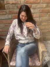 lejla mikina Andrea Abrahamova kolekce oblečení rozkvetlá