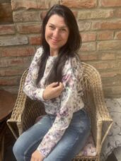 lejla mikina Andrea Abrahamova kolekce oblečení rozkvetlá