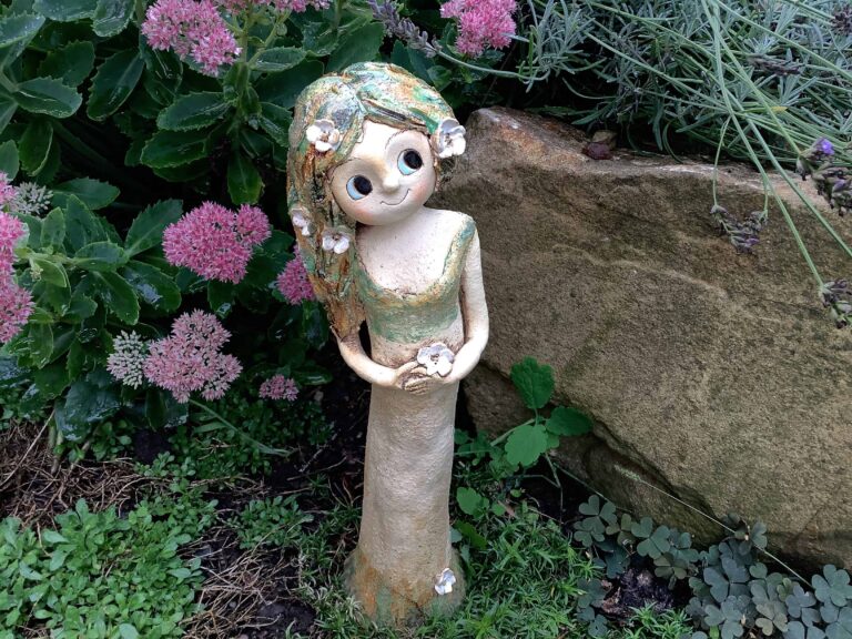 Víla lesní figura soška dekorace keramika květy keramikaandee